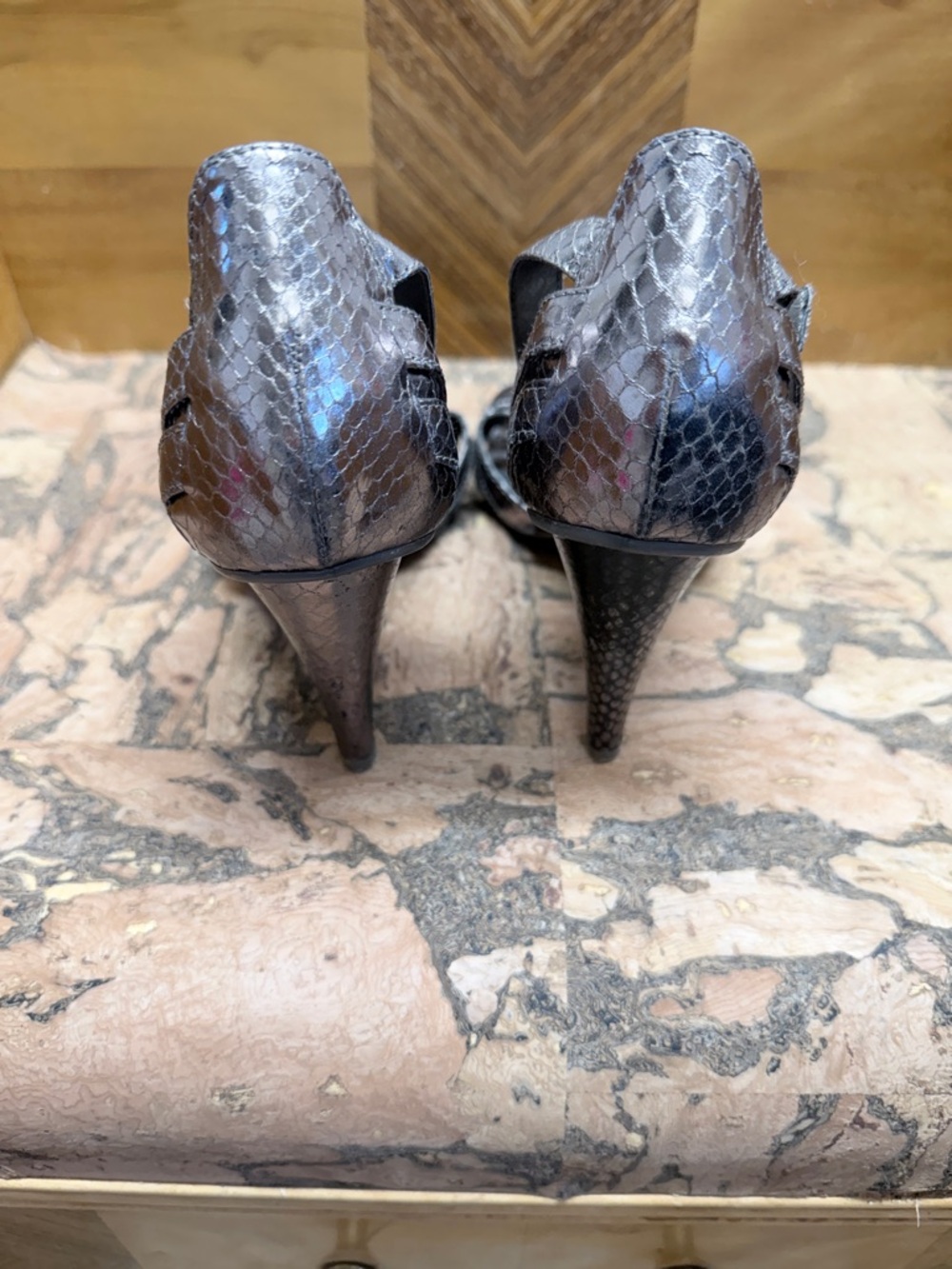 Beaded Kenneth Cole Reaction Snake-Print Beaded T-Strap Wedding Guest Heels 👠 - Picture 3 of 5